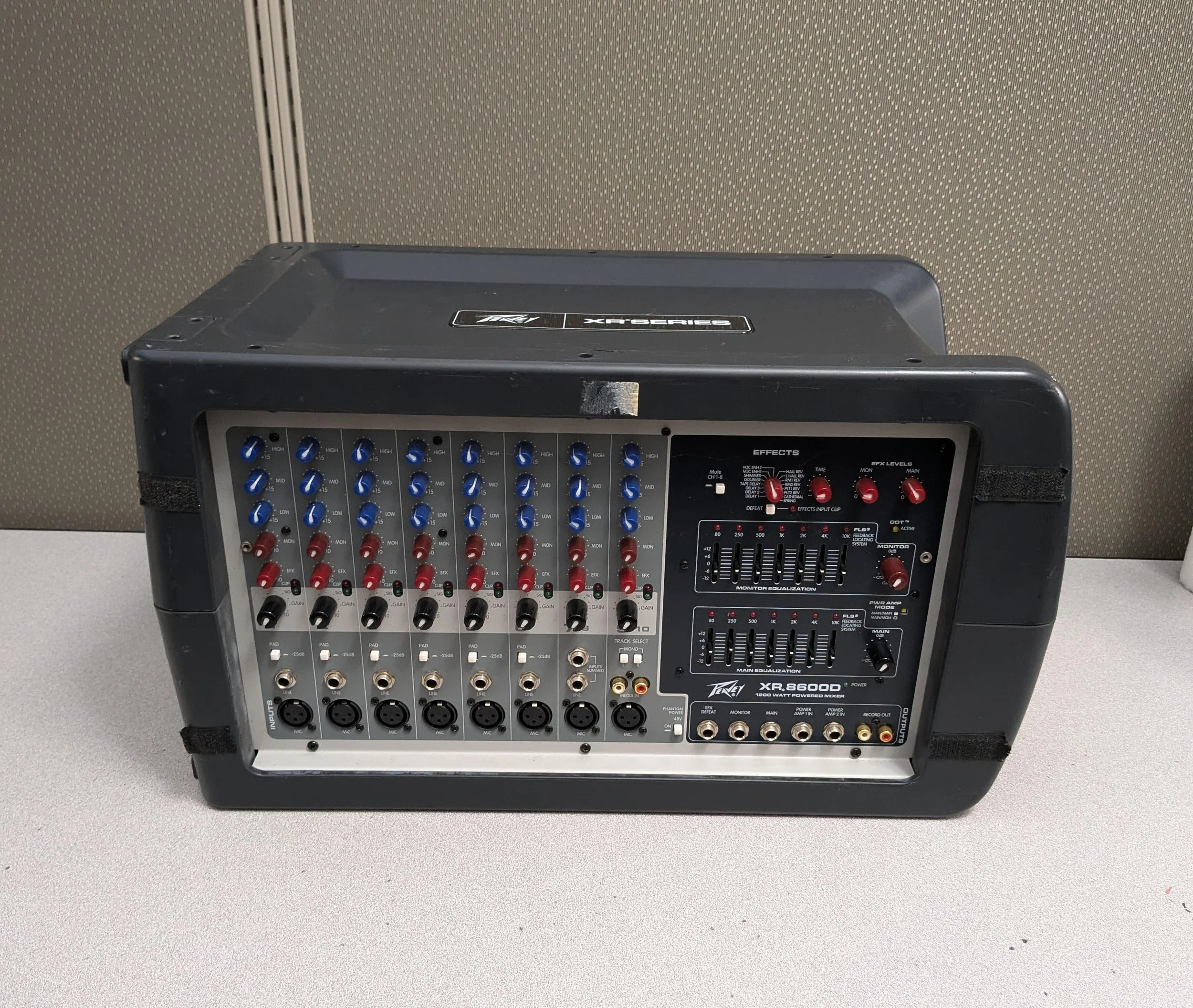 Peavey XR8600D 1200 Watt Powered Mixer — Music One